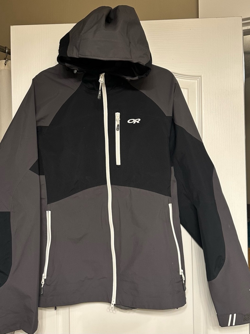 Women’s Gore-Tex Mountaineering Jacket, ultimate protection from the elements